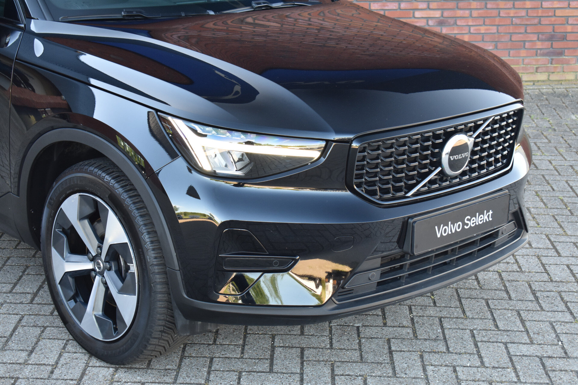 Volvo XC40 B3 177PK Plus Dark - Afbeelding 2
