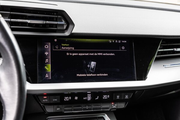 Apple Carplay/Android Auto Apple Carplay/Android Auto