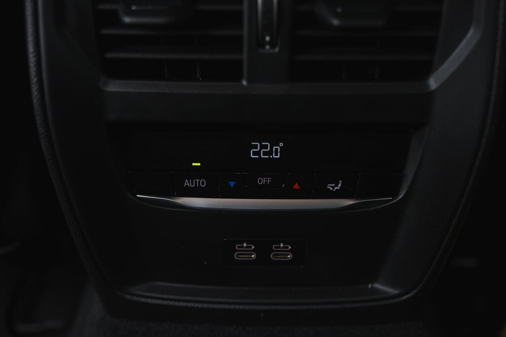BMW i4 12