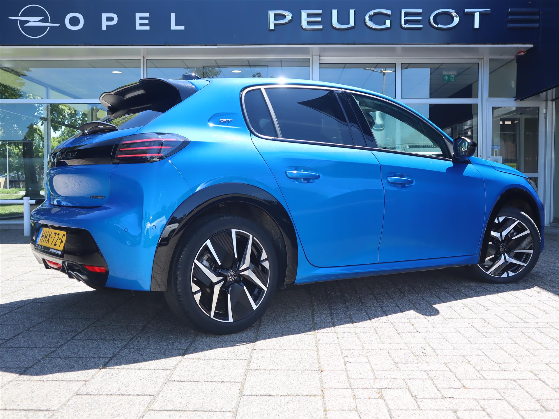 Peugeot 208 GT HYBRID 145pk e-DCS6 automaat, Rijklaarprijs, Camera voor en achter Adaptieve cruise control Keyless entry & start - Afbeelding 4