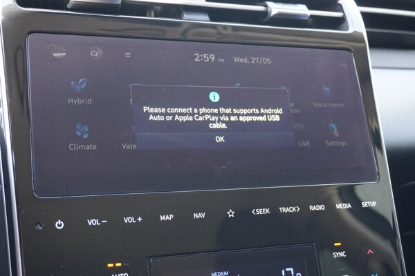 Apple Carplay/Android Auto Apple Carplay/Android Auto