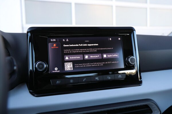 Apple Carplay/Android Auto Apple Carplay/Android Auto
