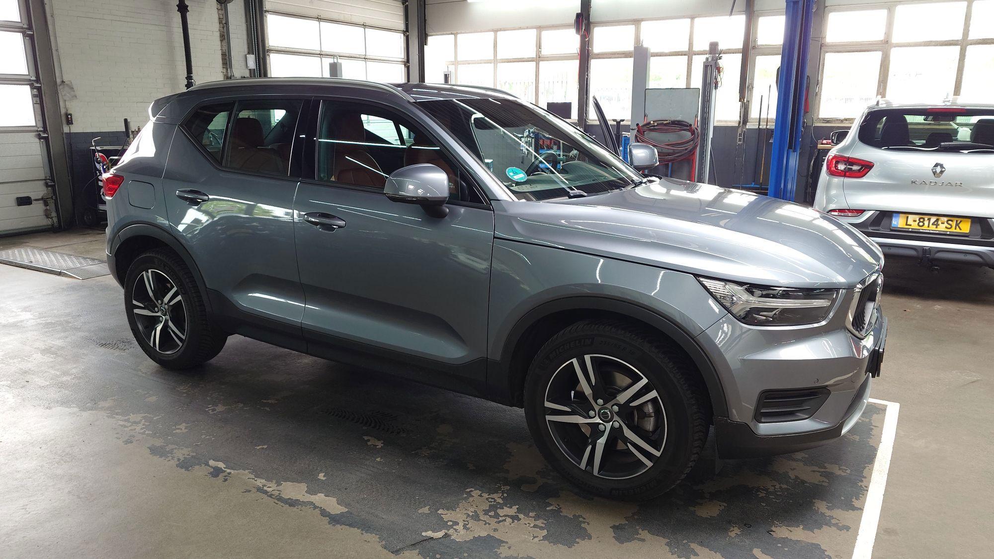 Volvo XC40 2.0 T4 Momentum - Afbeelding 3