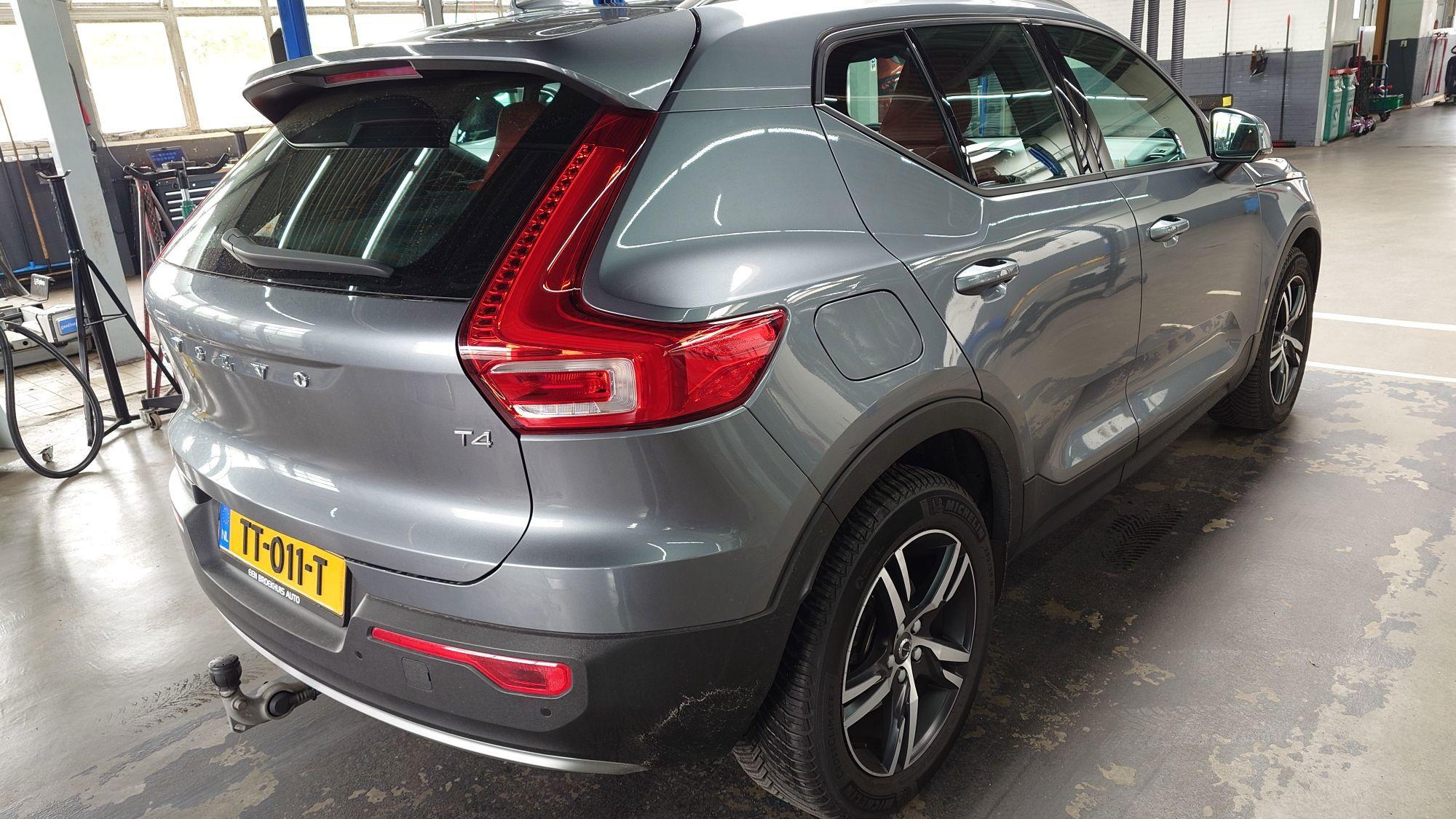 Volvo XC40 2.0 T4 Momentum - Afbeelding 4