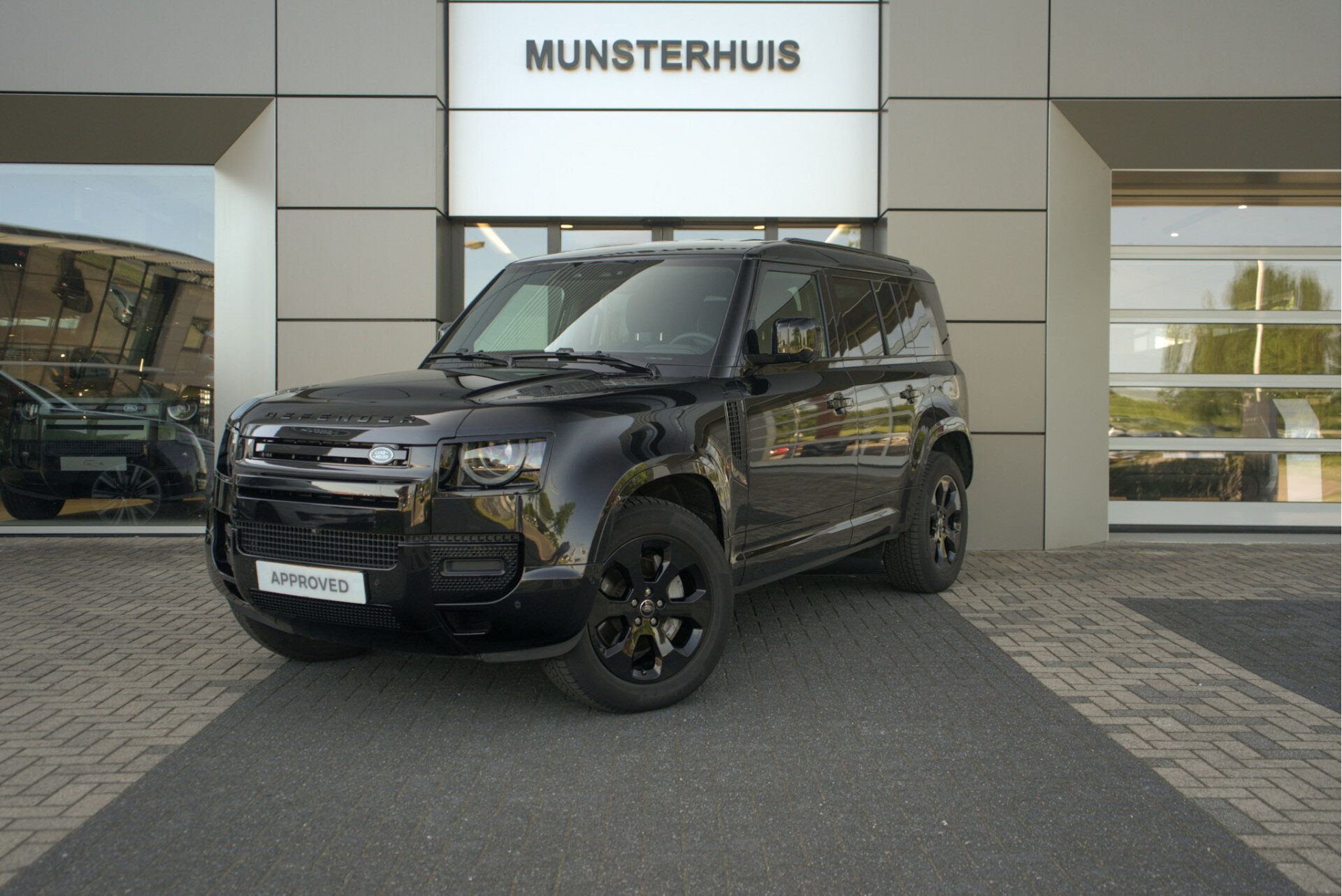 Land Rover Defender 110 2.0 P300e 110 X-Dynamic SE