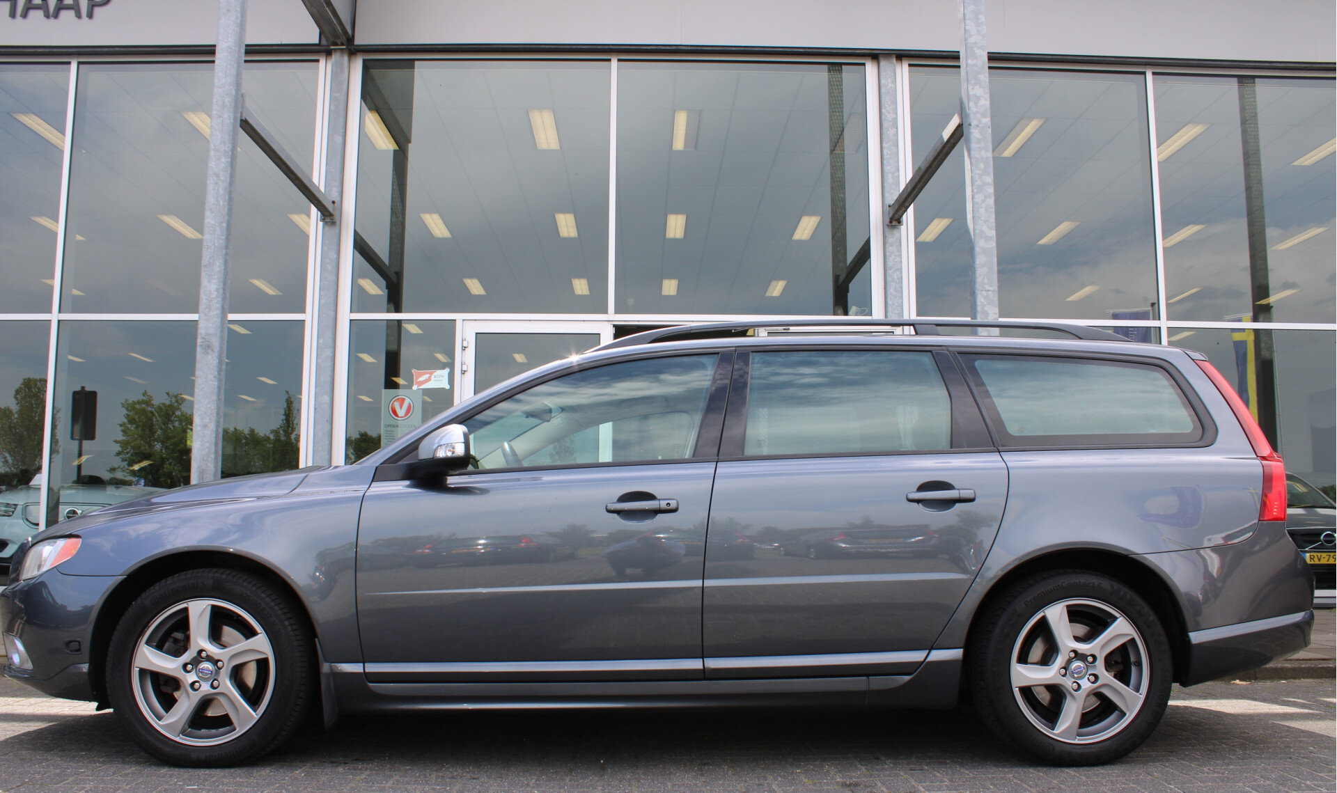 Volvo V70 150PK Summum - Afbeelding 2