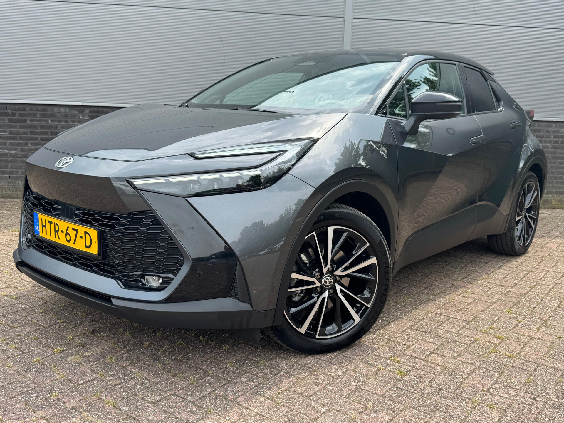 Toyota C-HR 2.0 Plug-in Hybrid 220 Executive