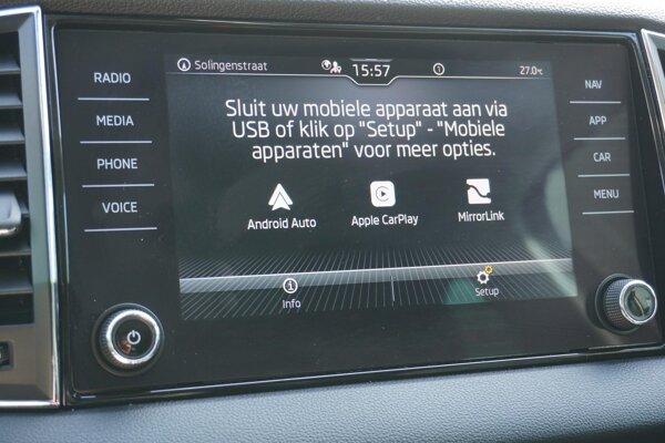Apple Carplay/Android Auto Apple Carplay/Android Auto