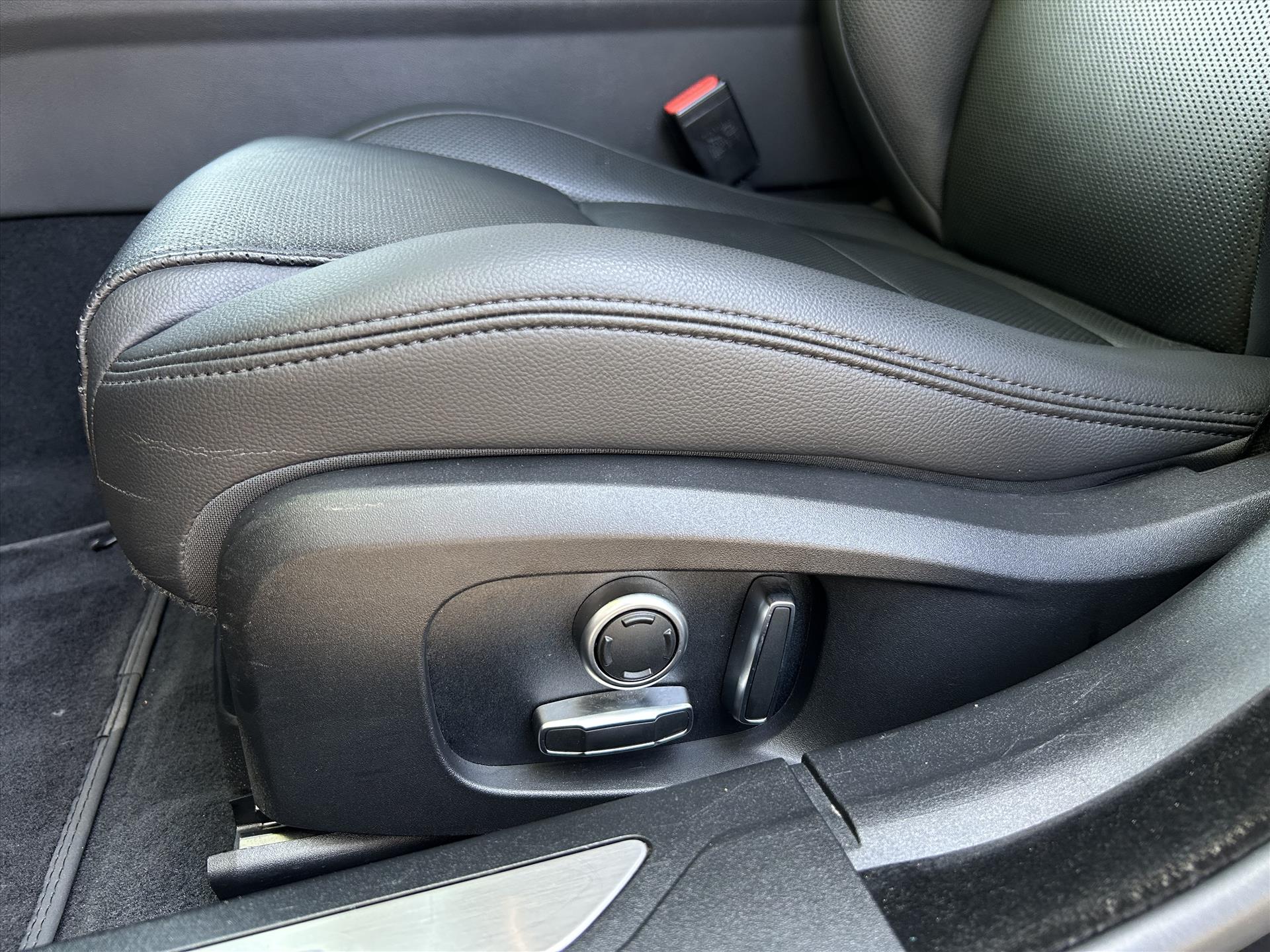 Jaguar XF - foto 12