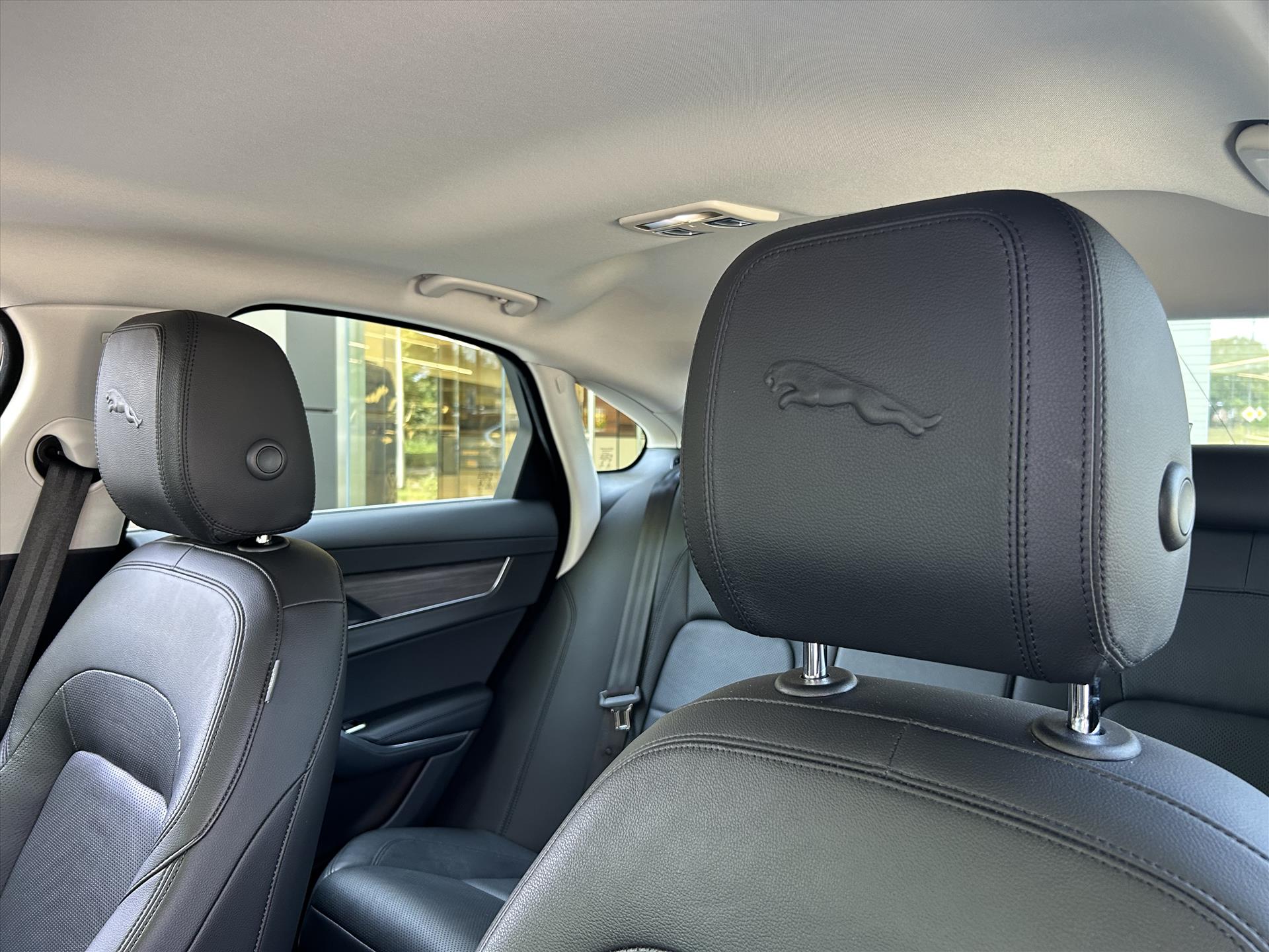 Jaguar XF - foto 14