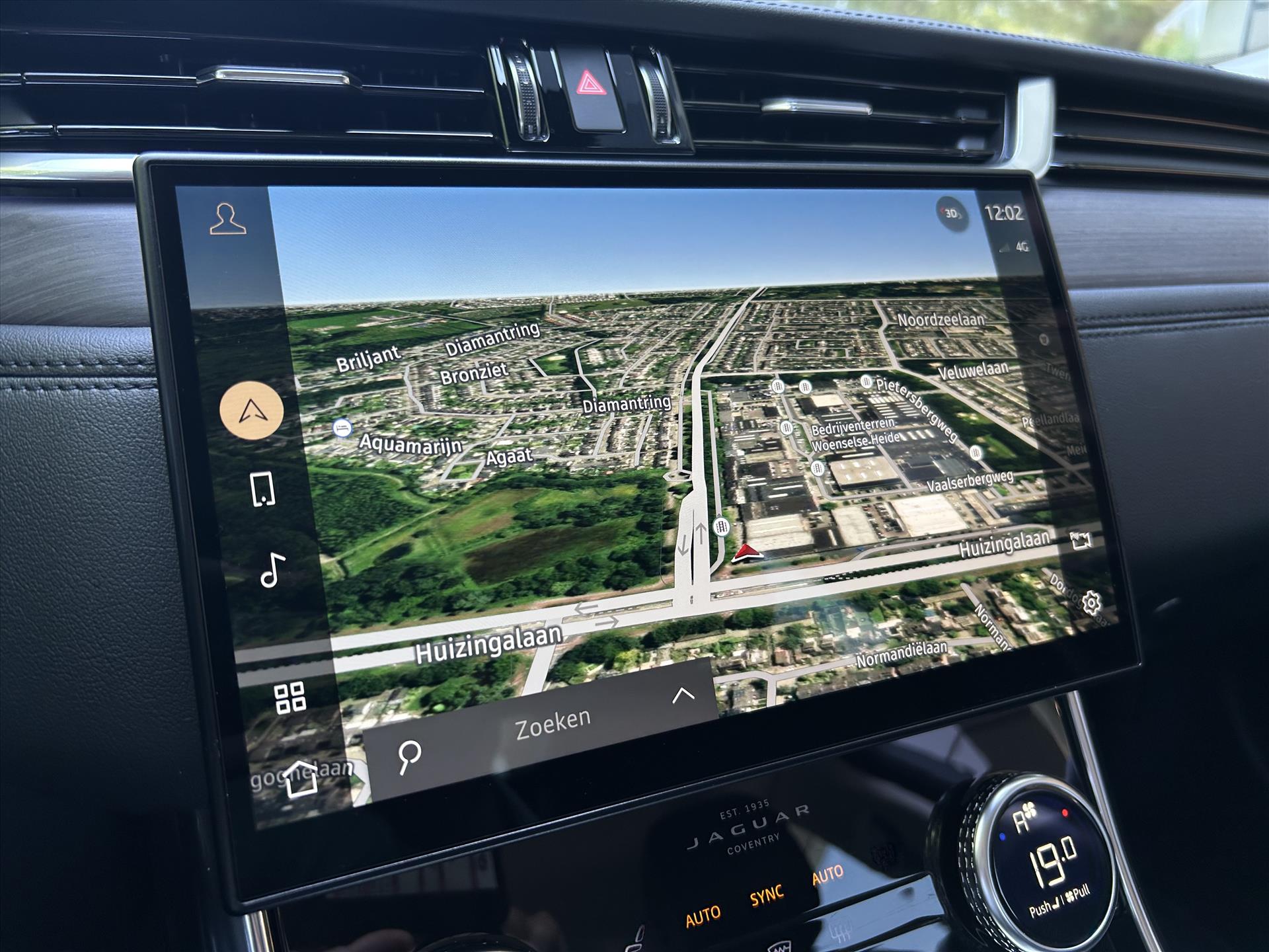 Jaguar XF - foto 18
