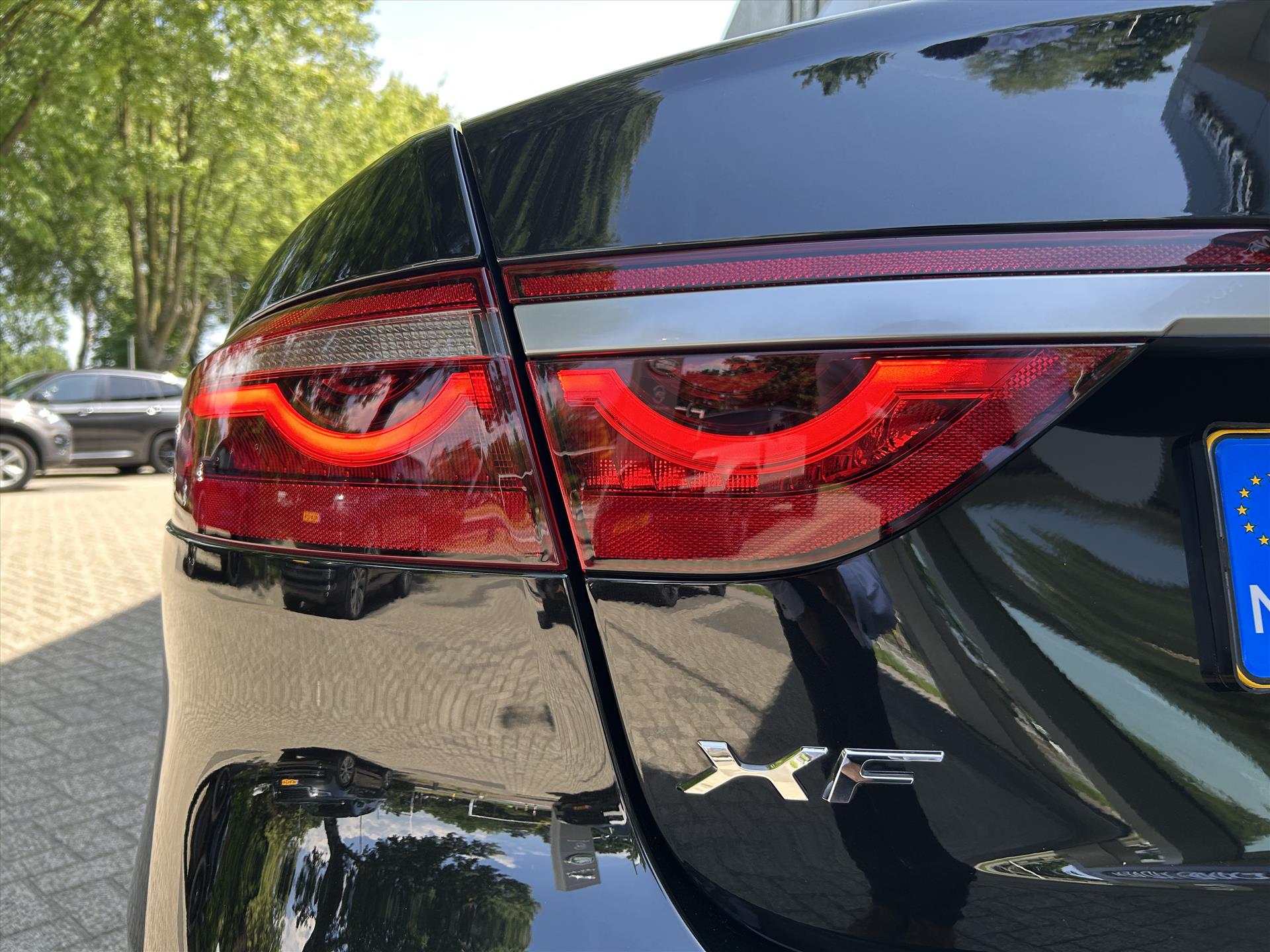 Jaguar XF - foto 33