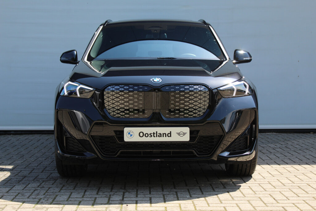 BMW iX1 4