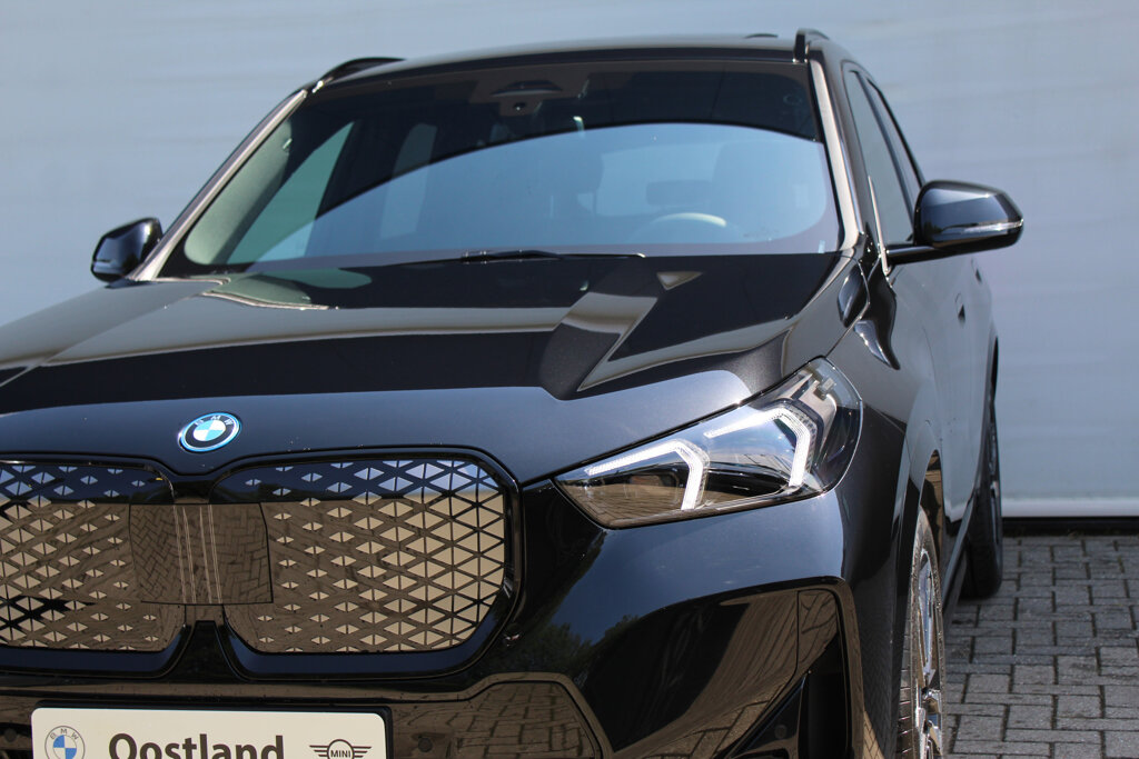 BMW iX1 9