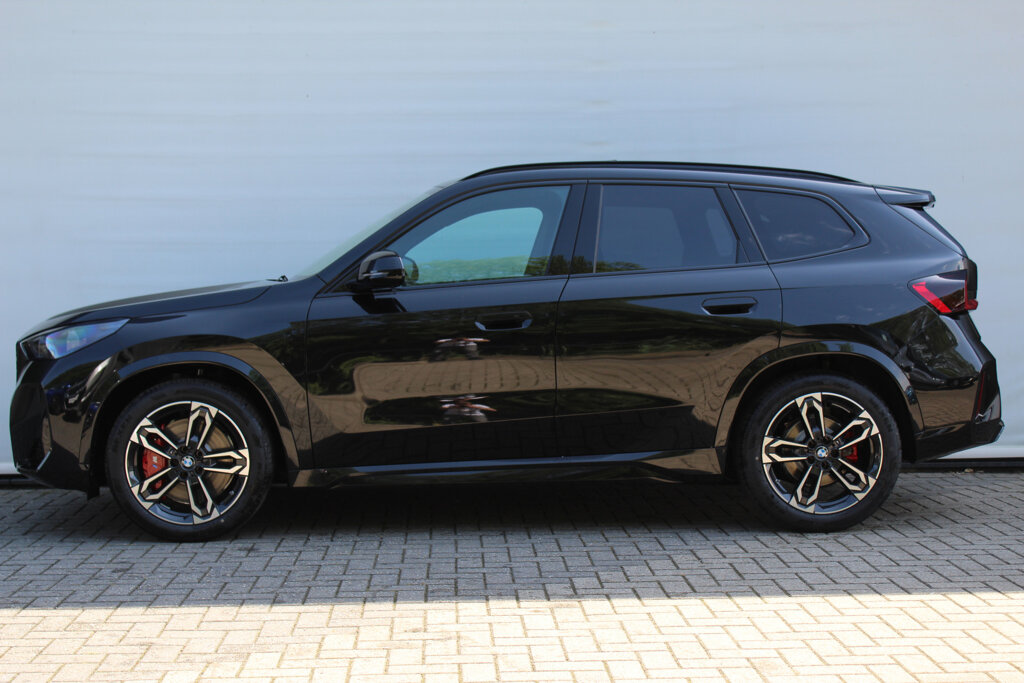 BMW iX1 28