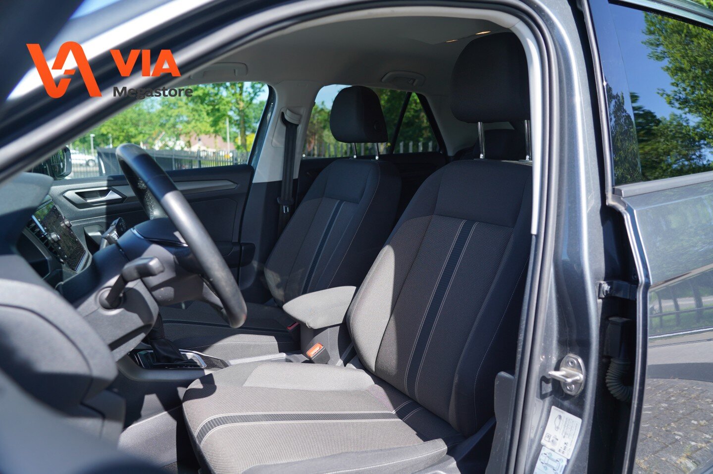 Volkswagen T-Roc 1.5 TSI | LED | Trekhaak | Adapt.Cruise | Stoelverw. | Camera | Allweatherb. | PDC | Highline - Afbeelding 4