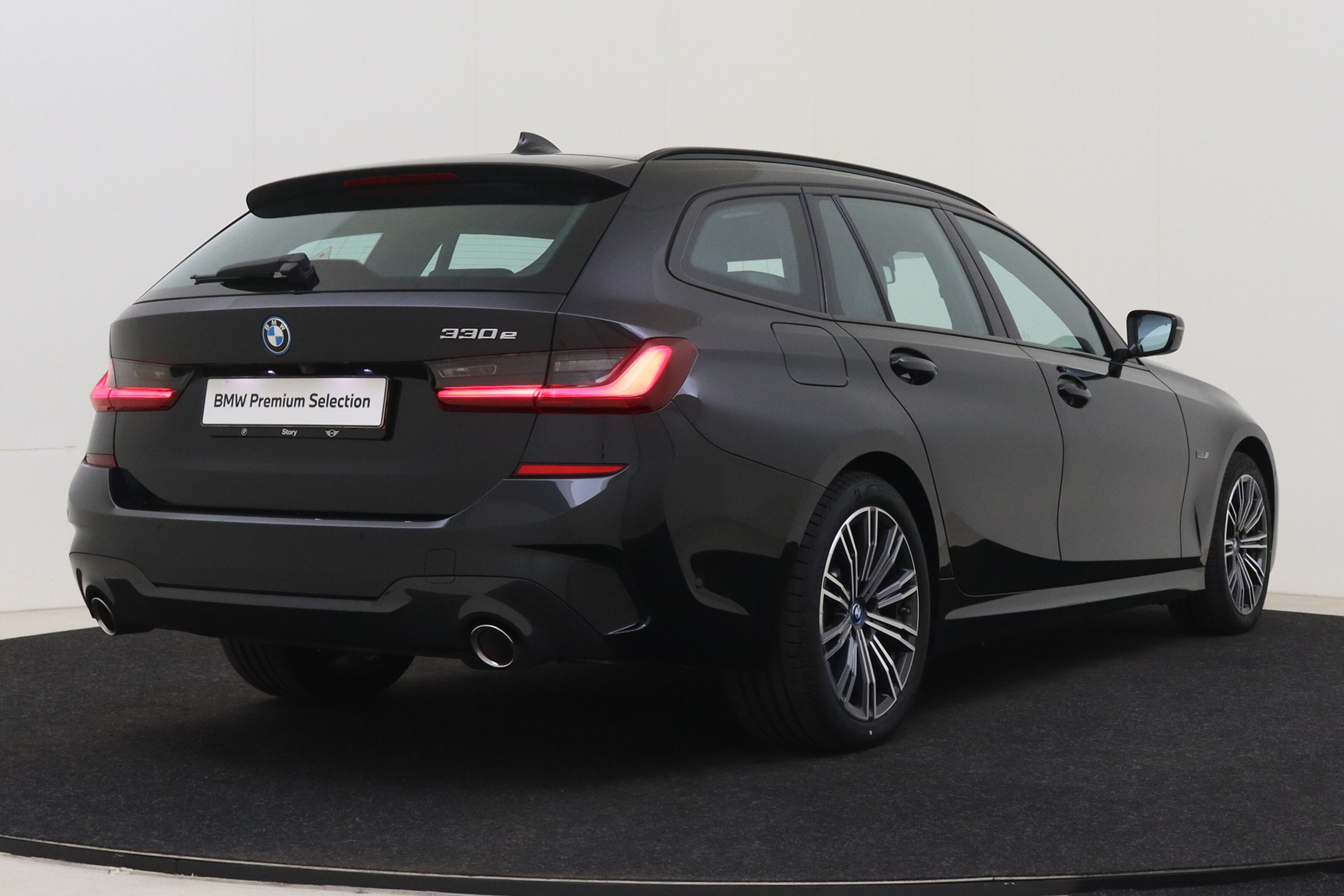 BMW 3 Serie Touring 330e High Executive M-Sport Automaat
