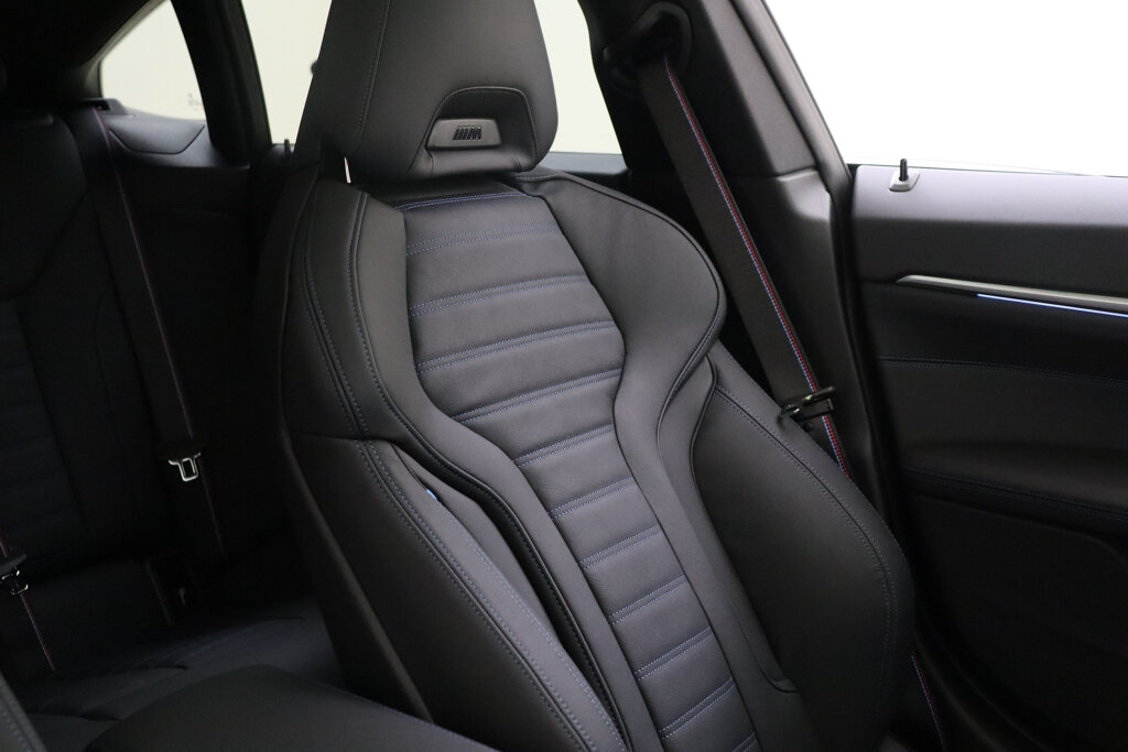 BMW i4 19