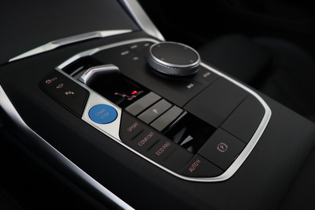 BMW i4 29