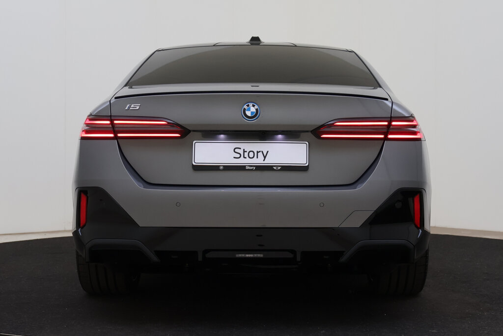 BMW i5 5