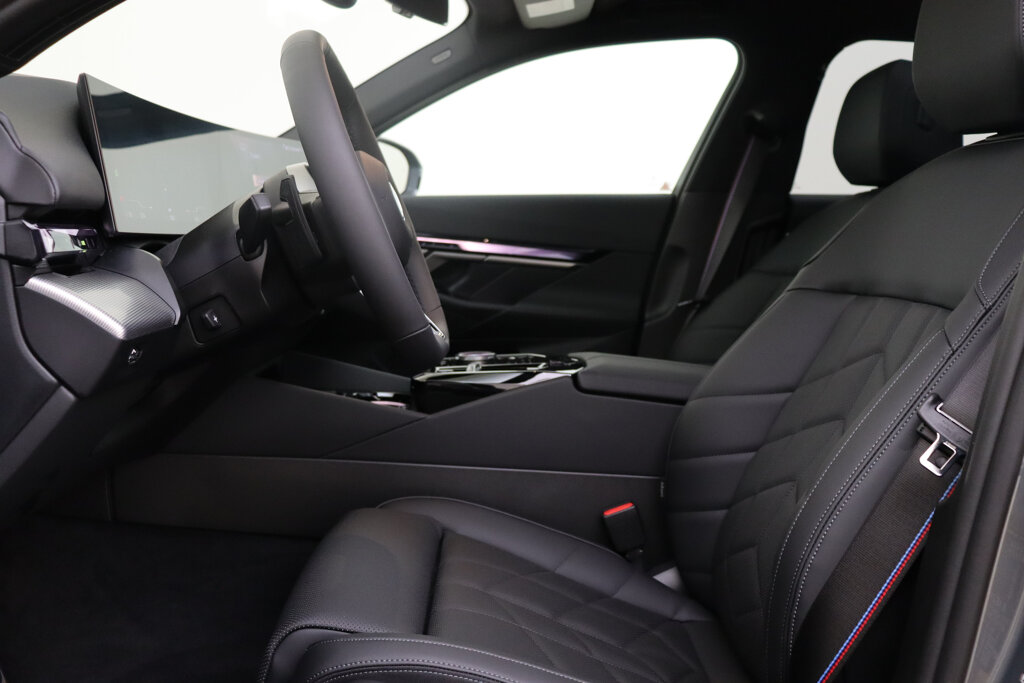 BMW i5 12