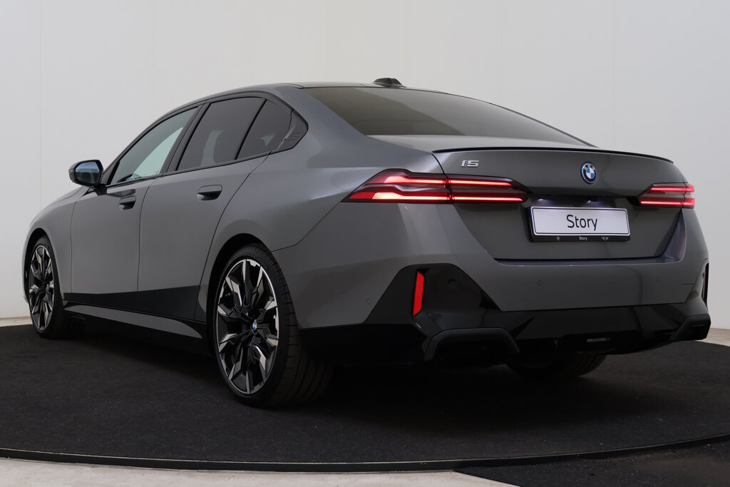 BMW i5 15