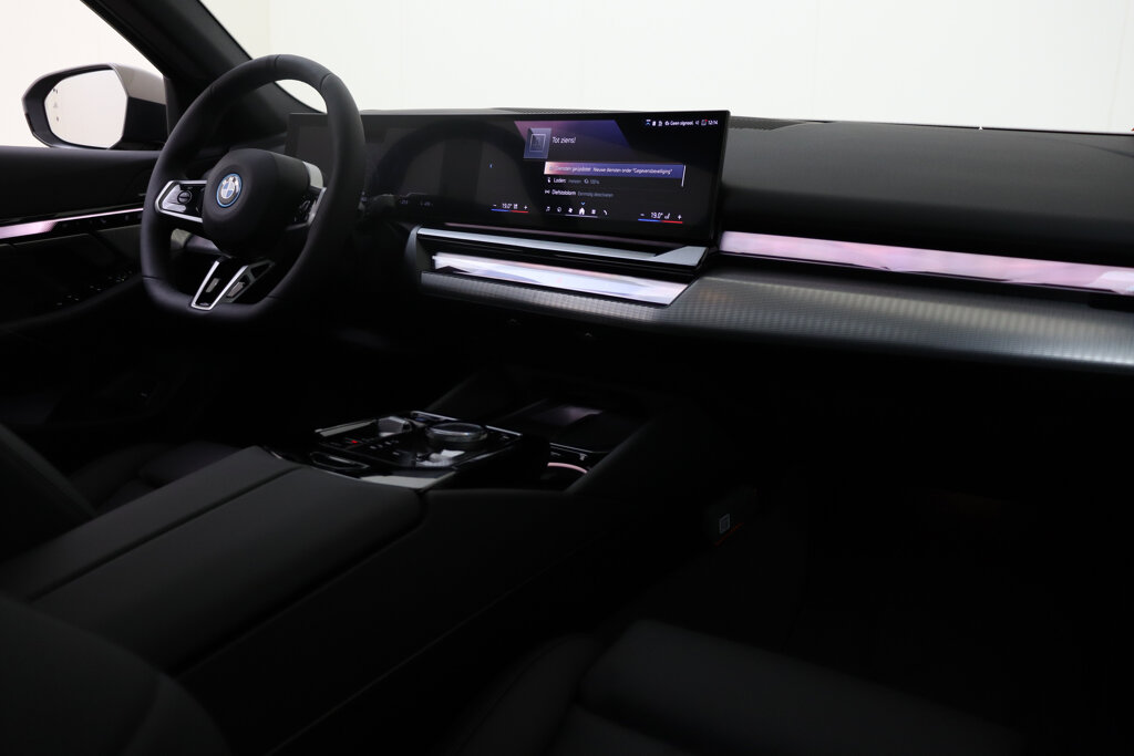 BMW i5 16