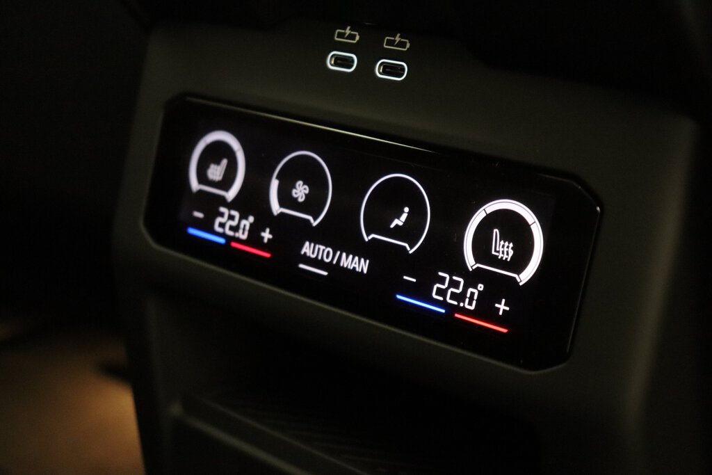 BMW i5 23