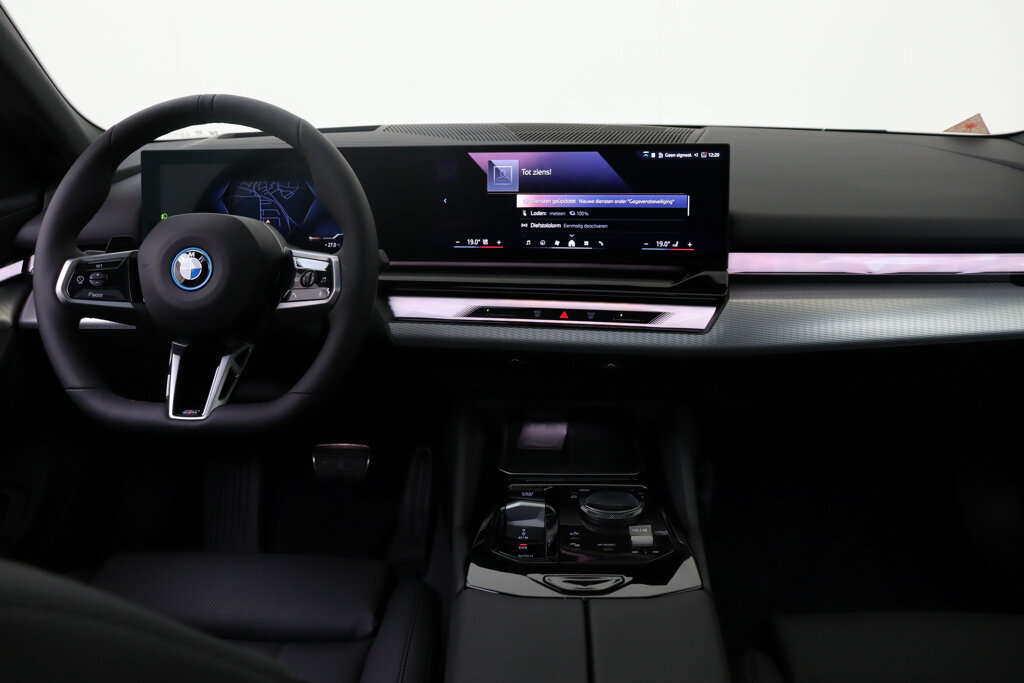 BMW i5 24