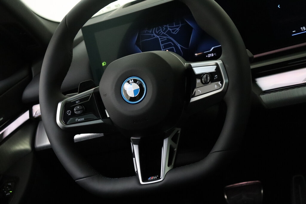 BMW i5 25