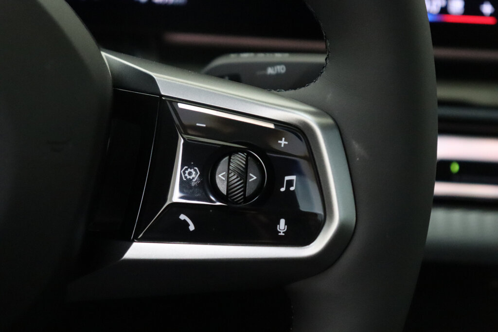 BMW i5 28