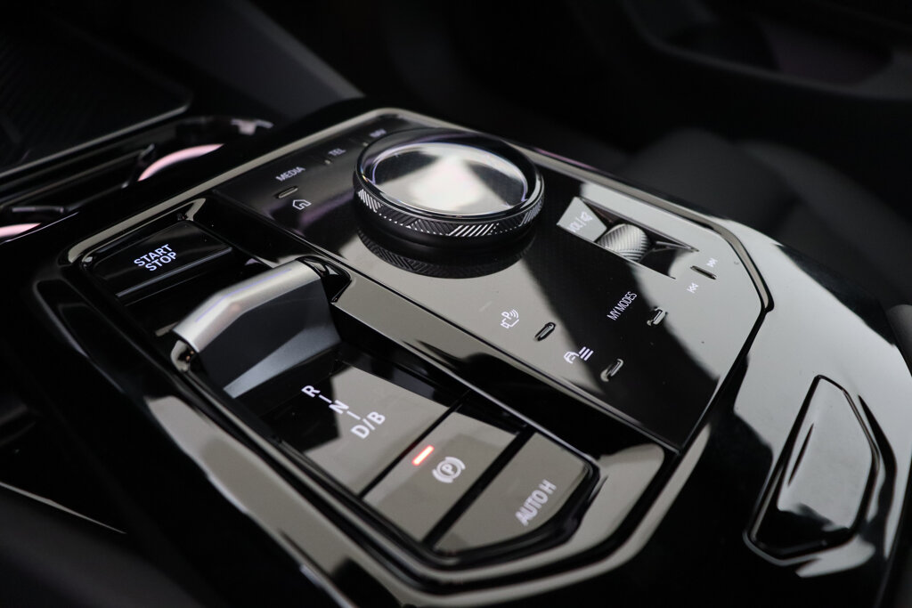 BMW i5 33