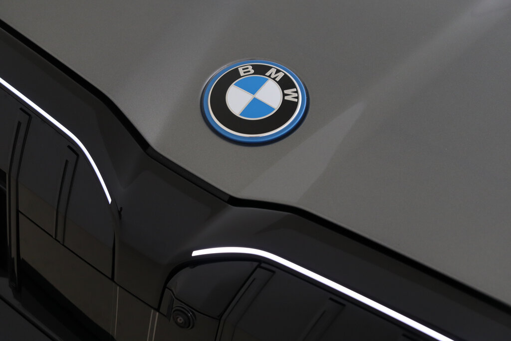BMW i5 68