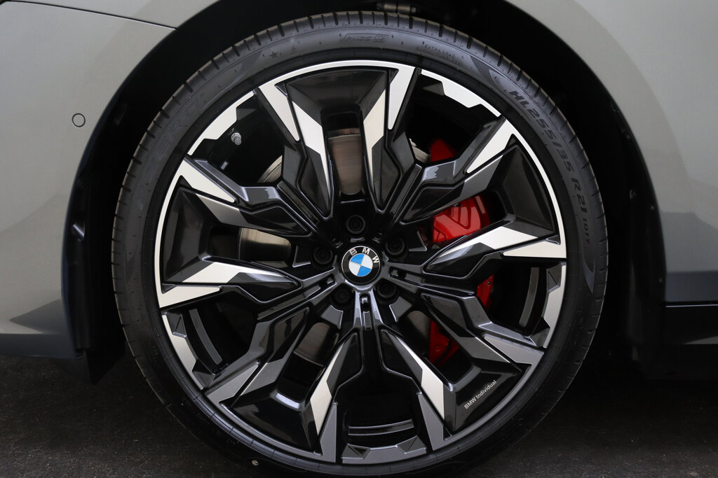 BMW i5 73