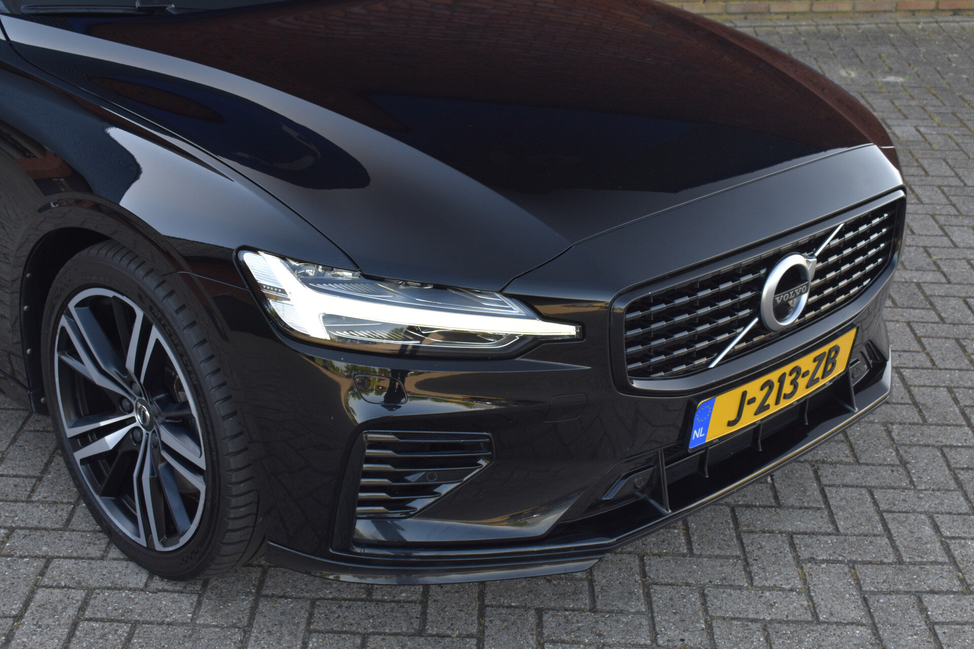 Volvo S60 T8 390PK AWD Twin Engine R-Design - Afbeelding 2