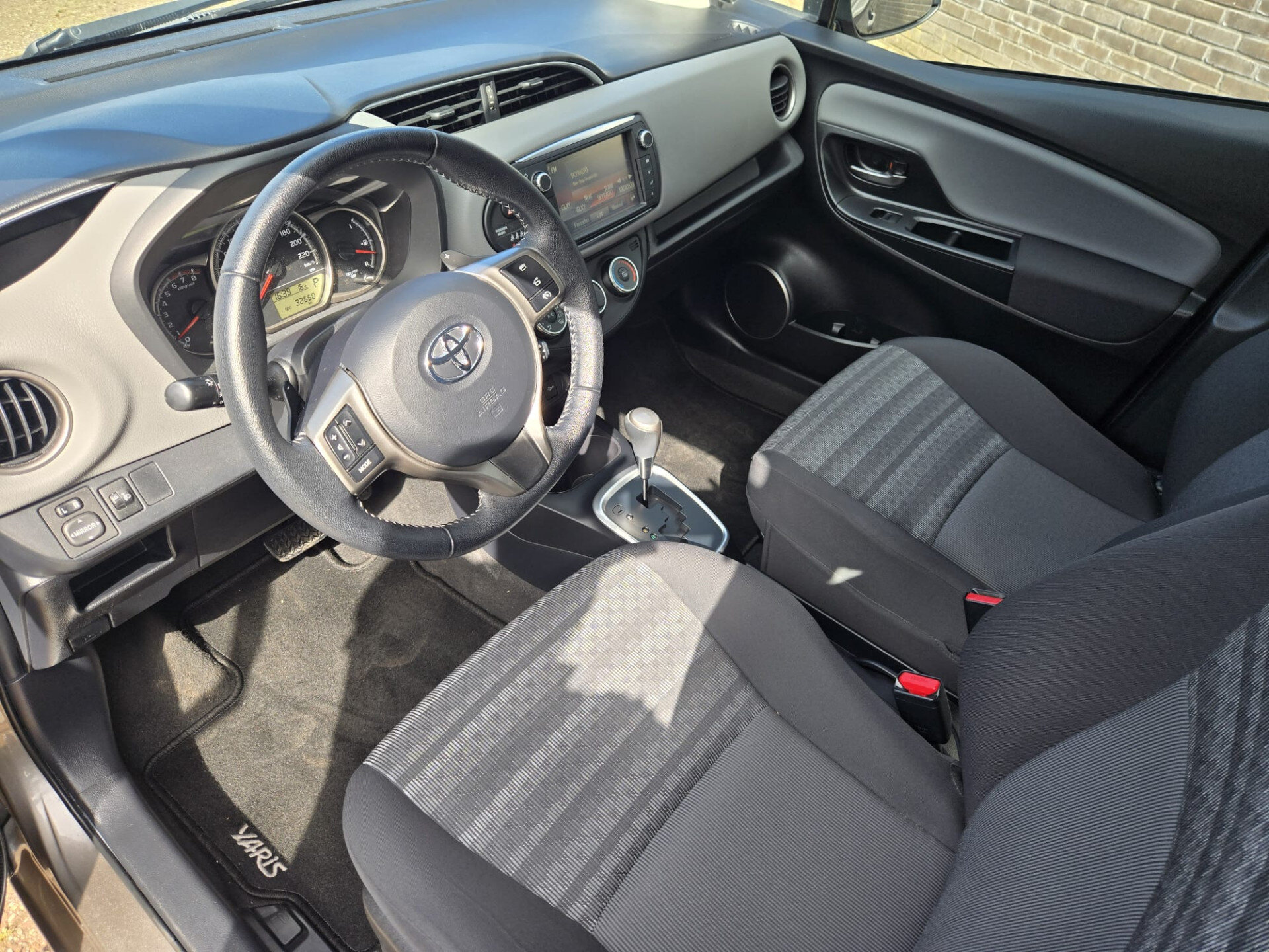 Toyota Yaris 1.3 VVT-i Aspiration Automaat NL-Auto ! - Afbeelding 4