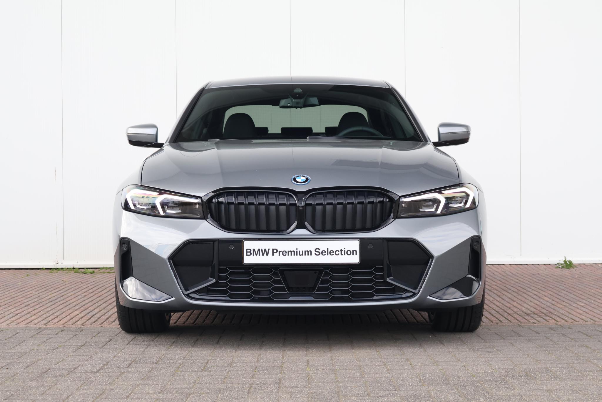 BMW 3 Serie 330e M Sport Edition - Afbeelding 2