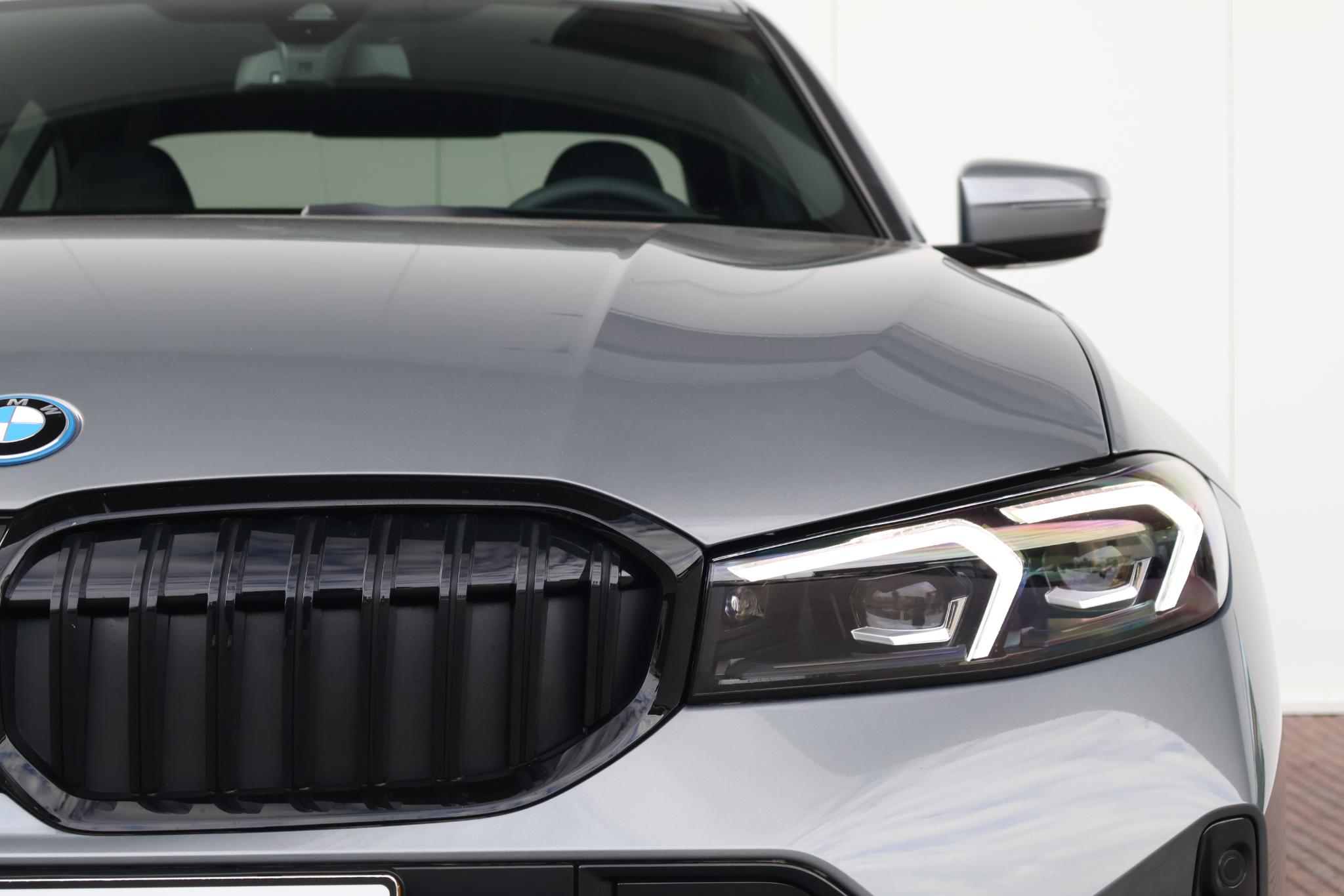 BMW 3 Serie 330e M Sport Edition - Afbeelding 3