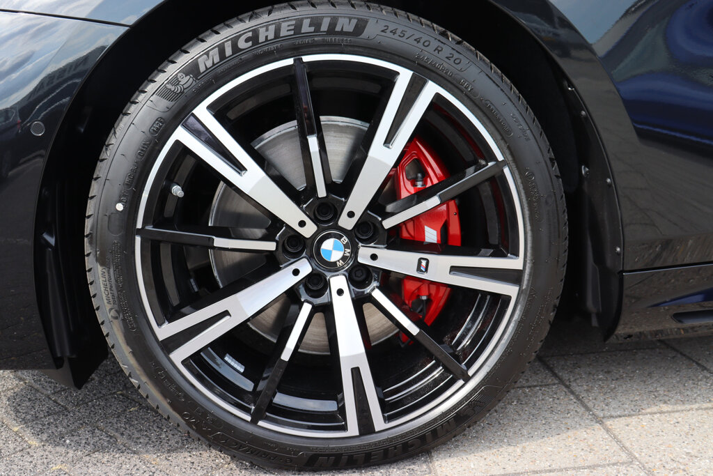BMW i5 12