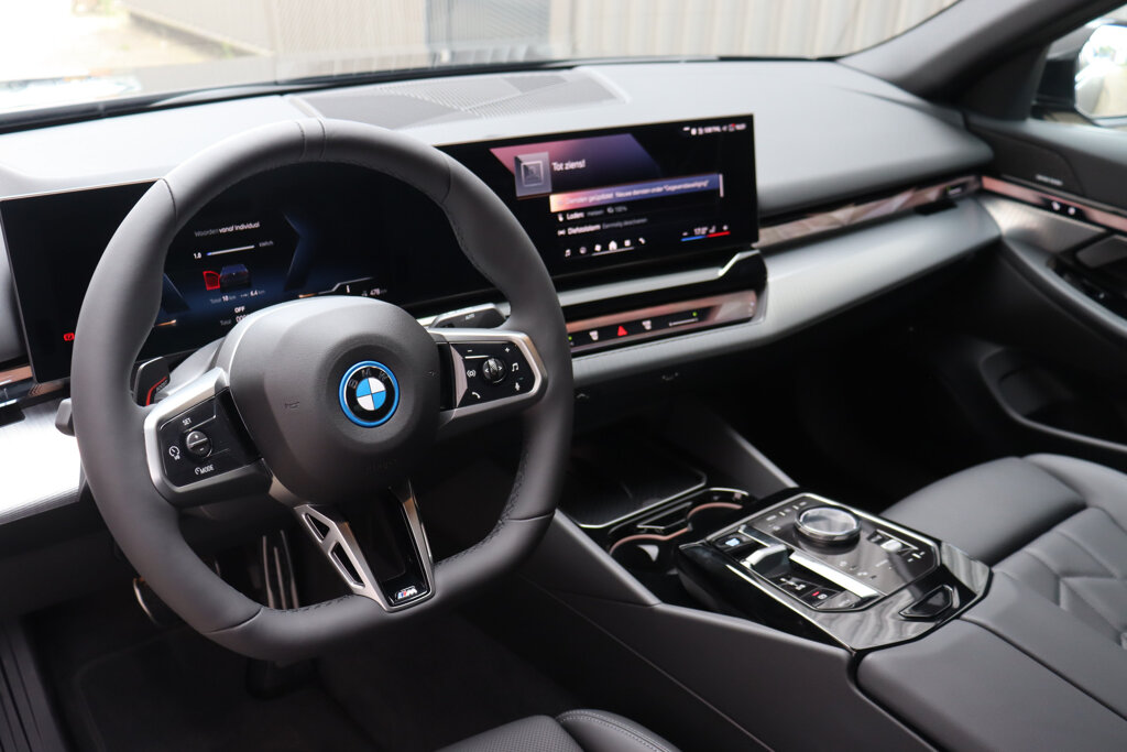 BMW i5 13