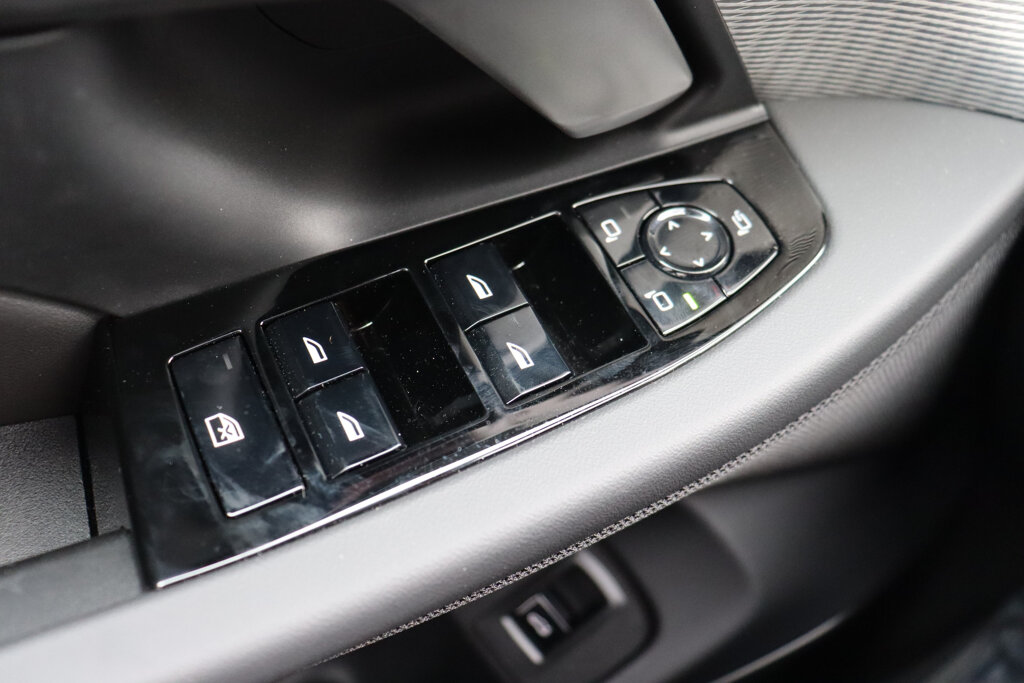 BMW i5 23