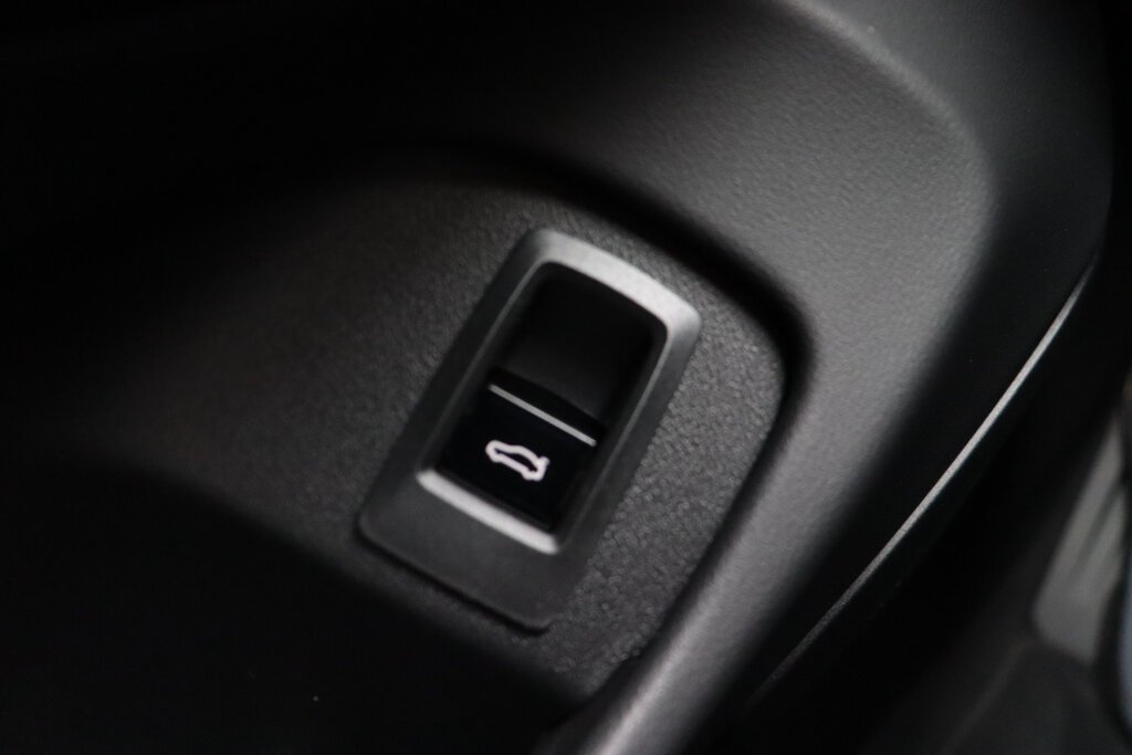 BMW i5 27