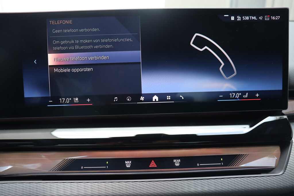 BMW i5 28