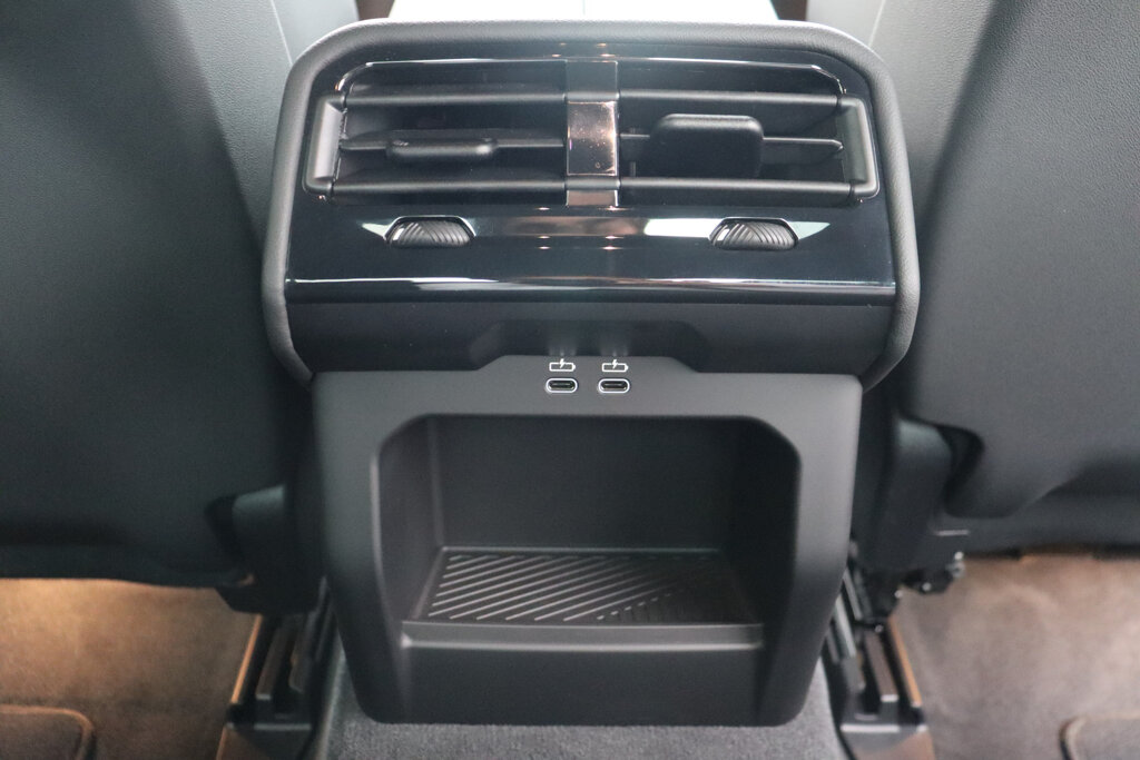 BMW i5 29
