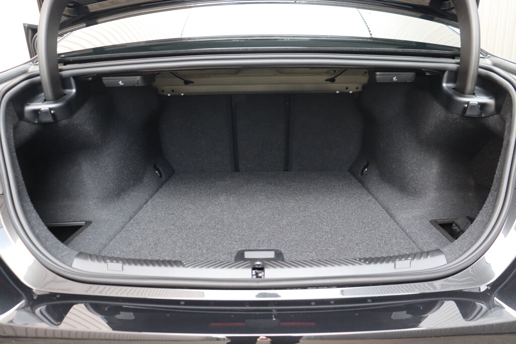 BMW i5 33