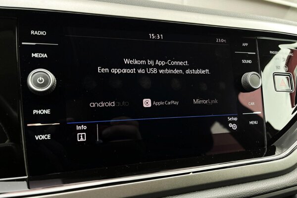Apple Carplay/Android Auto Apple Carplay/Android Auto