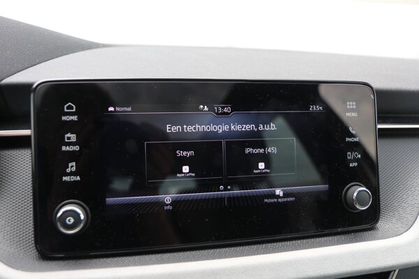 Apple Carplay/Android Auto Apple Carplay/Android Auto