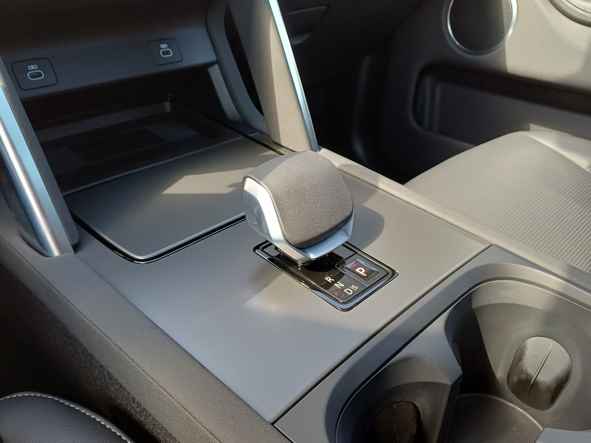 Land Rover Discovery Sport P270e 269pk AWD Business Edition - Afbeelding 3