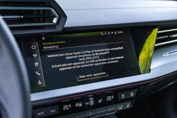 Apple Carplay/Android Auto Apple Carplay/Android Auto