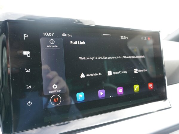 Apple Carplay/Android Auto Apple Carplay/Android Auto